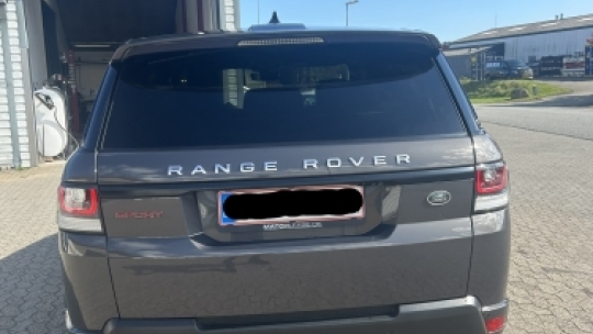 Range Rover Sport efter bilpleje i Horsens med ren bagende og flot glans i lakken
