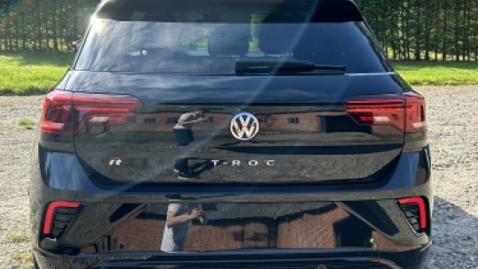 VW T-Roc R efter bilpleje i Horsens med blank bagende og ren finish