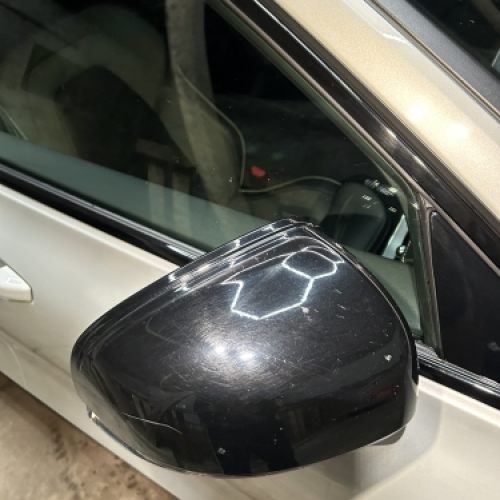 Sidespejl før polering i Horsens med synlige vaskeridser og mat overflade