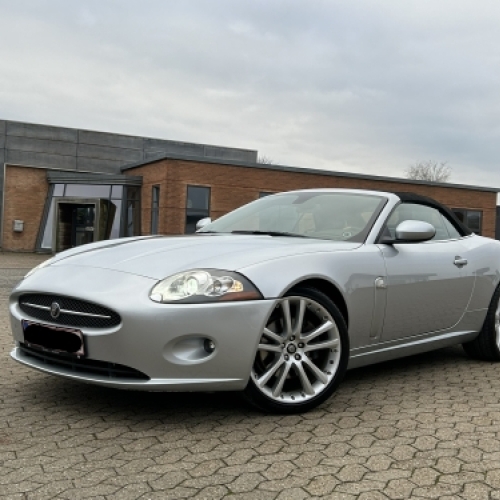 Jaguar efter bilpolering i Horsens med flot glans og velplejet lak