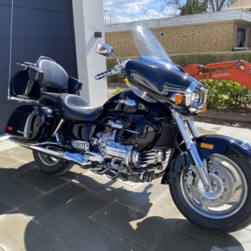 Motorcykel efter polering i Horsens med blanke overflader og velplejet finish