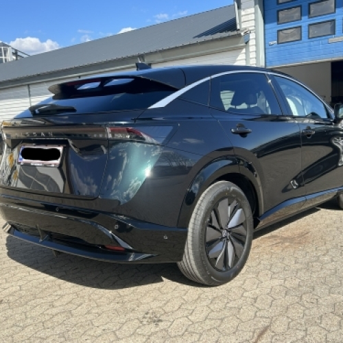 Nissan efter bilpolering i Horsens med blank lak og flot finish